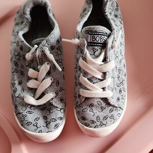 Skechers Womens Black and White Patterned Sneakers